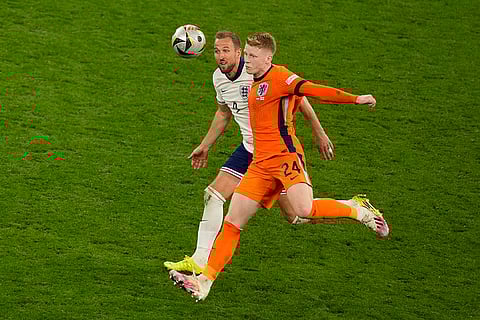 Harry Kane challenges for the ball with Jerdy Schouten